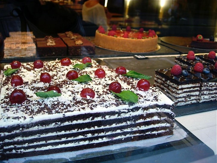 ヨーロッパ風のレイヤー・ケーキ