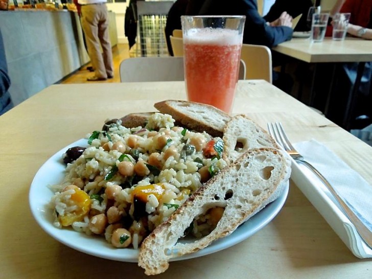 サラダ類はもとより、サンドイッチも美味しい