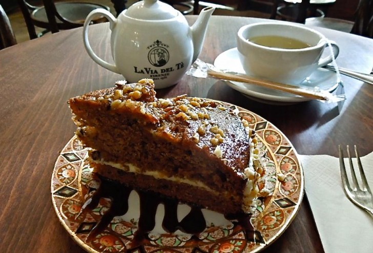 バナナ＆ウォルナッツ・ケーキは甘さしっかりイギリス風