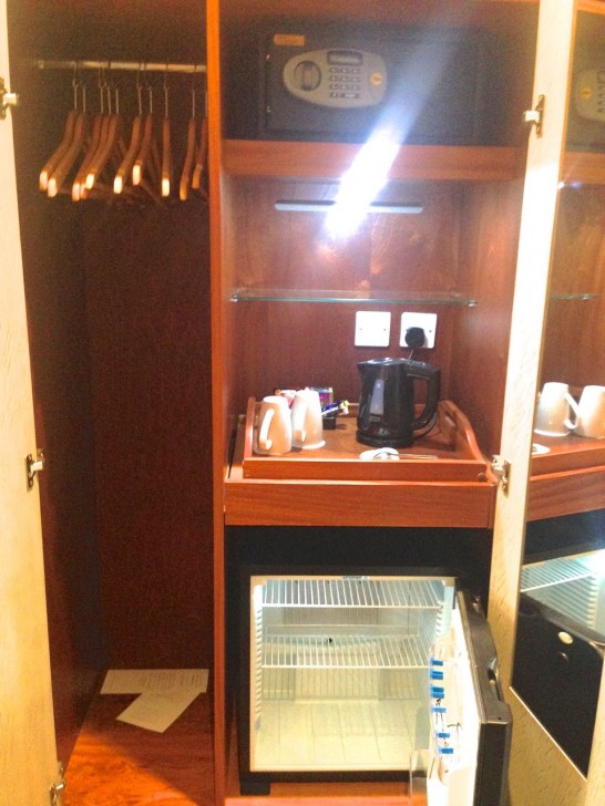 全ての部屋にコーヒー・紅茶メーカー、湯沸かし器、冷蔵庫、セーフティボックスあり