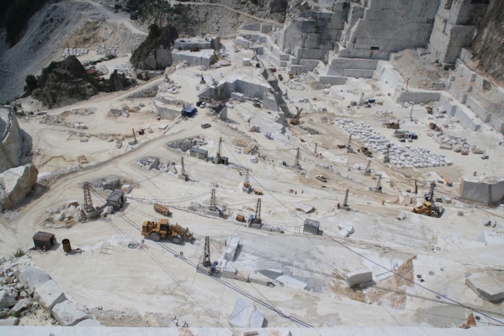 Carrara_marble_quarry